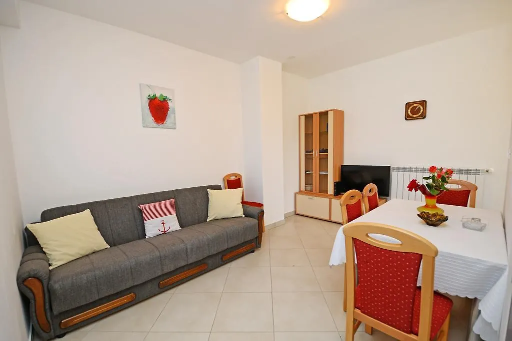 Apartments Mira Veleniki