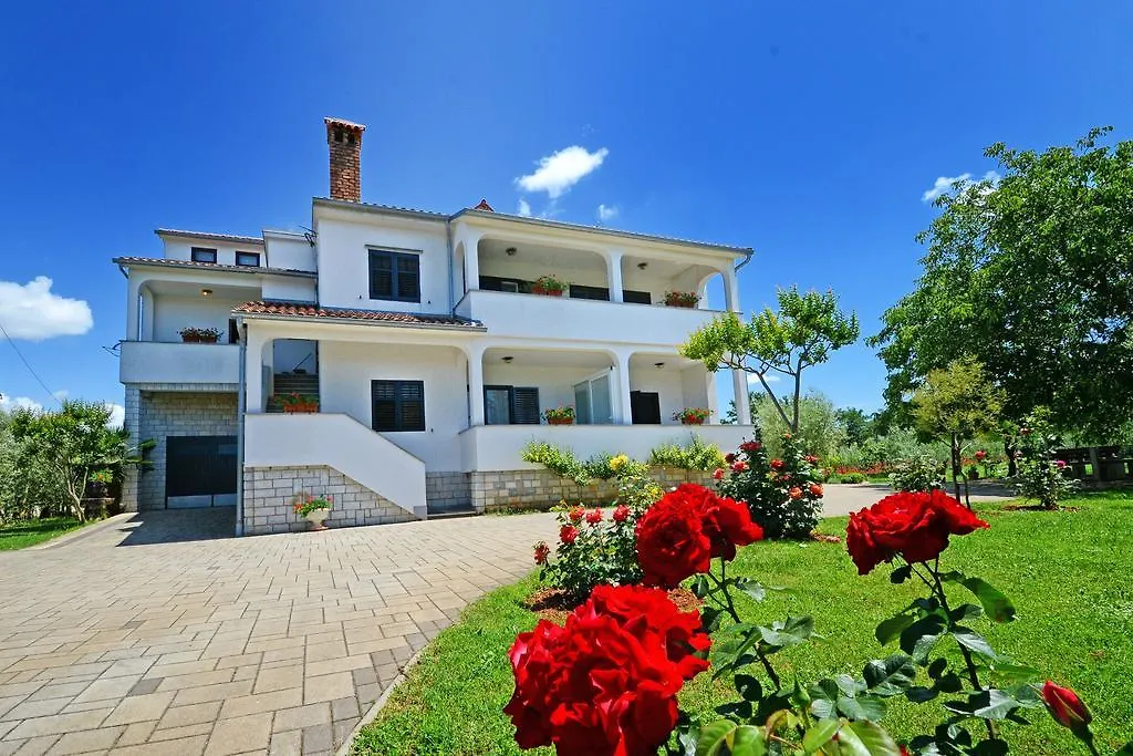 Apartments Mira Veleniki
