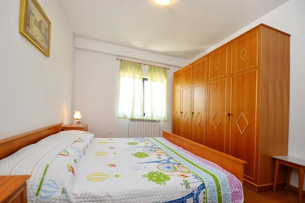 Apartments Mira Veleniki