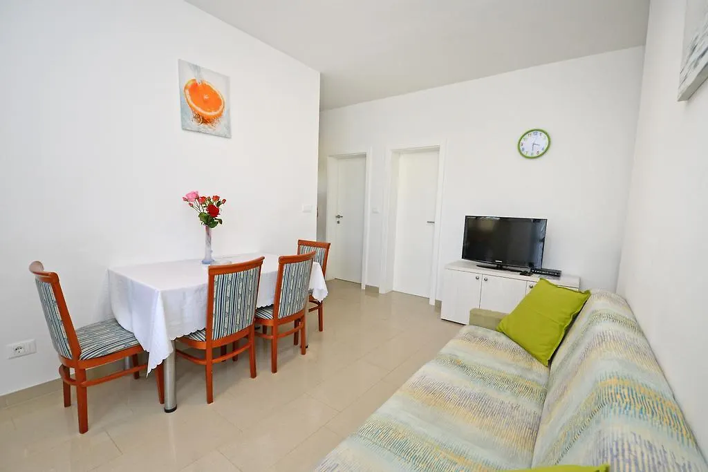 Apartments Mira Veleniki