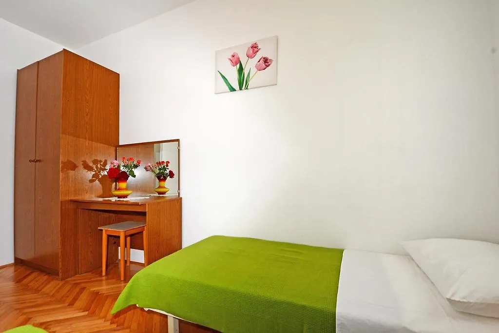 Apartments Mira Veleniki