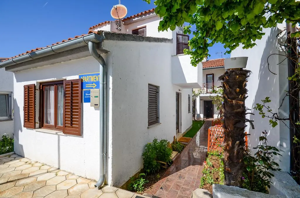 Apartments Mira Veleniki