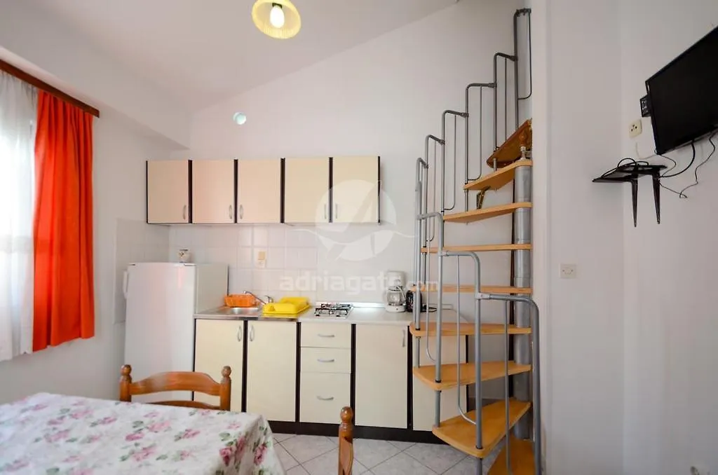 Apartments Mira Veleniki