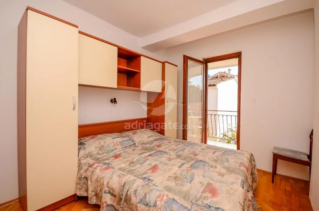 Apartments Mira Veleniki